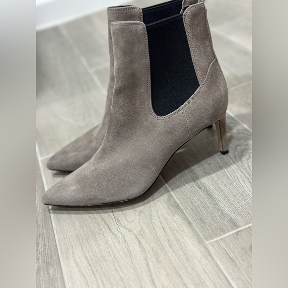 Veronica Beard Leeland Pointed Toe Chelsea Bootie Taupe Suede Size 9 - Picture 4 of 8